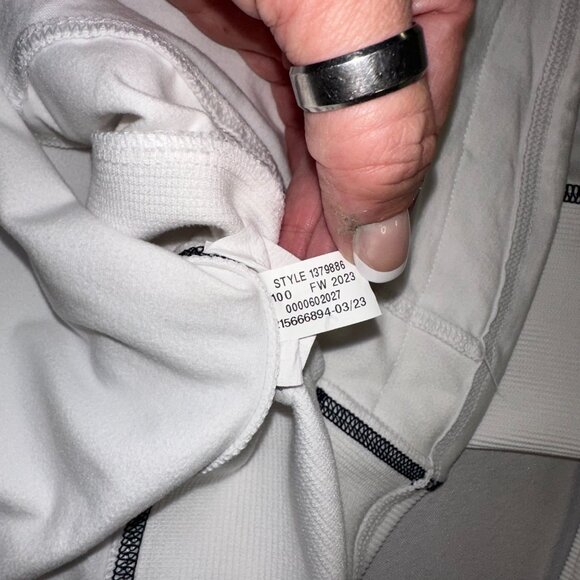 Under Armour - Women's Size XL Heatgear 1/4 Zip Fitted Pockets Long Sleeve - Picture 11 of 12